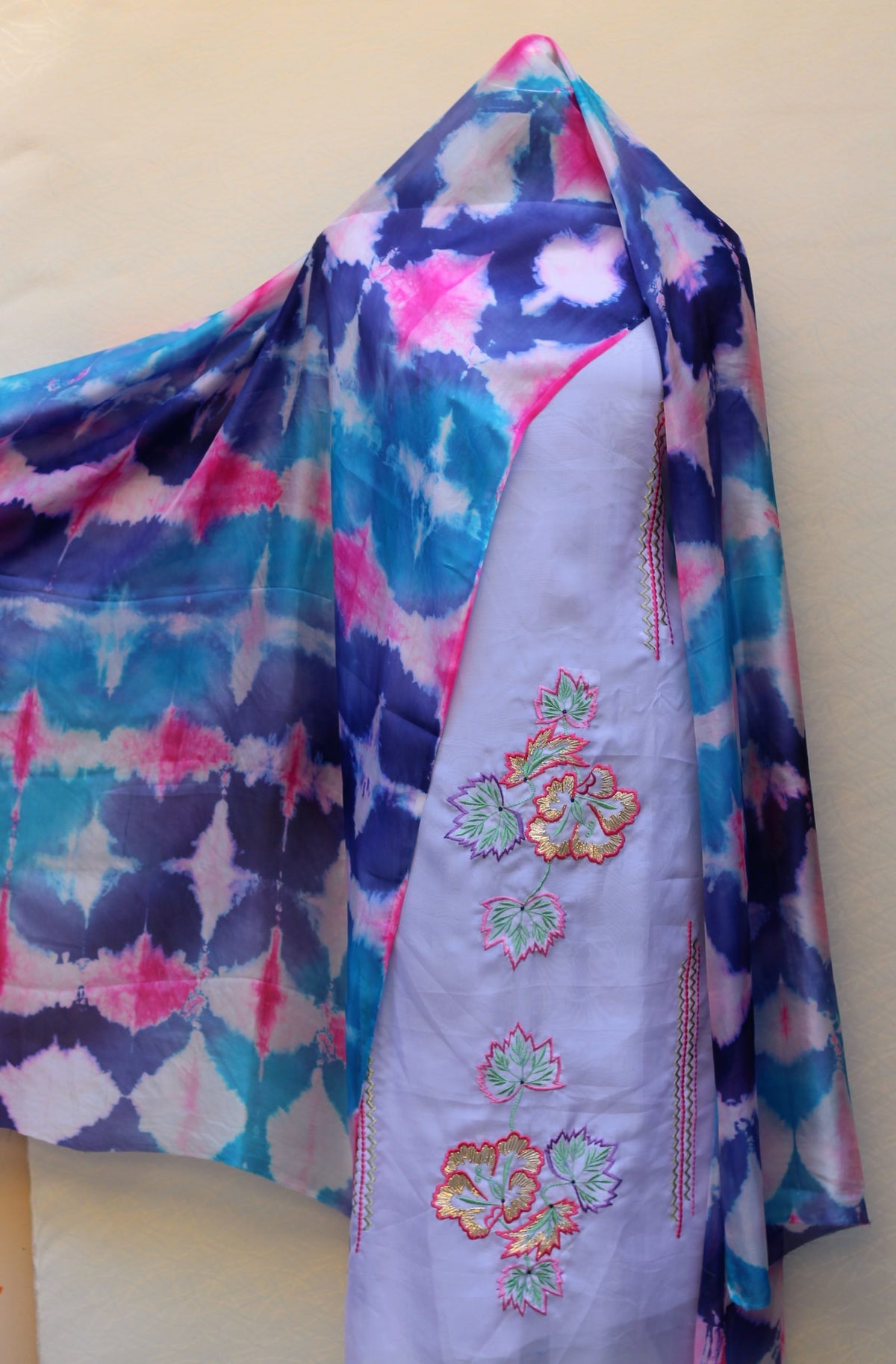 Light Purple Full Suit With Tabbi Silk Tie Dye Dupatta